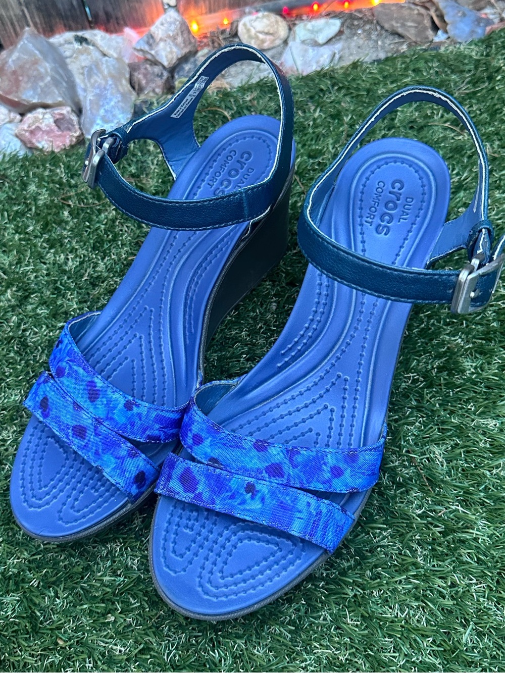 Crocs Leigh II Ankle Strap Wedge Sandal Womens Nautical Navy/ Walnut - Picture 6 of 7
